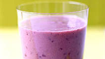 Purple power blackberry peach smoothie Purple power blackberry peach smoothie