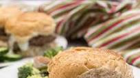 Lamb Sliders with Tzatziki Sauce: Lamb Sliders with Tzatziki Sauce:
