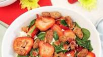 Spinach Strawberry Salad with Goat Cheese & Candied Pecans Spinach Strawberry Salad with Goat Cheese & Candied Pecans