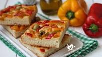 FOCACCIA AI PEPERONI CON OLIVE FOCACCIA AI PEPERONI CON OLIVE