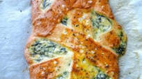 Keto Calzone with Spinach and Cheese Keto Calzone with Spinach and Cheese