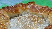 Spanakopita, pastel griego de espinacas y queso feta Spanakopita, pastel griego de espinacas y queso feta