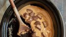 Reese's Peanut Butter Cup Chocolate Cake {Crockpot} Reese's Peanut Butter Cup Chocolate Cake {Crockpot}