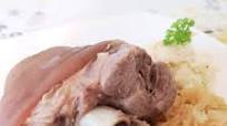 Oma's Pork Hocks and Sauerkraut ~ Eisbein und Sauerkraut Oma's Pork Hocks and Sauerkraut ~ Eisbein und Sauerkraut