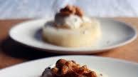 Easy and chic appetizer with pear, mascarpone cheese and nuts Easy and chic appetizer with pear, mascarpone cheese and nuts
