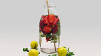 Detox water to burn belly fat – Strawberry water Detox water to burn belly fat – Strawberry water