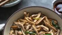 Pork and Tofu Stir-Fry (豆干炒肉絲) Pork and Tofu Stir-Fry (豆干炒肉絲)