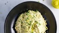 Hummus with mint and lemon Hummus with mint and lemon