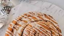 Giant Cinnamon Roll Cake: A Bread Machine Recipe Giant Cinnamon Roll Cake: A Bread Machine Recipe