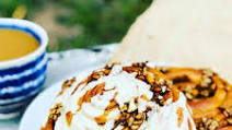 Giant Vegan Cinnamon Roll, Fast and Easy Giant Vegan Cinnamon Roll, Fast and Easy