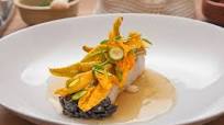 Pescado pochado con algas, cuitlacoche y flores de calabaza de Jorge Vallejo Pescado pochado con algas, cuitlacoche y flores de calabaza de Jorge Vallejo