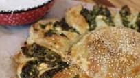 SPANAKOPITA SUNFLOWER: SPINACH PIE IN A PUFF PASTRY SUNFLOWER SPANAKOPITA SUNFLOWER: SPINACH PIE IN A PUFF PASTRY SUNFLOWER