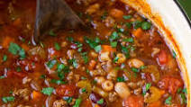 Pasta e Fagioli Soup {Olive Garden Copycat Recipe} Pasta e Fagioli Soup {Olive Garden Copycat Recipe}