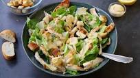 Caesar salad: la ricetta della storica insalata con il pollo Caesar salad: la ricetta della storica insalata con il pollo
