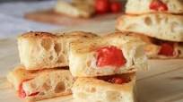 Focaccia ripiena di cipolle, patate e pomodori con il Bimby Focaccia ripiena di cipolle, patate e pomodori con il Bimby