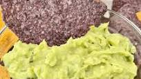 The BEST Guacamole {gluten free, healthy, low carb} The BEST Guacamole {gluten free, healthy, low carb}