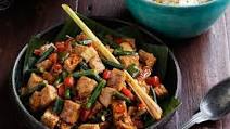 Stir-fried tofu, tempeh and snake beans Stir-fried tofu, tempeh and snake beans