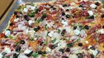 Green and red tomato pizza with grilled peppers and goat cheese Green and red tomato pizza with grilled peppers and goat cheese