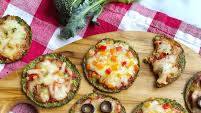Mini Veggie Pizzas with Broccoli Crust Mini Veggie Pizzas with Broccoli Crust