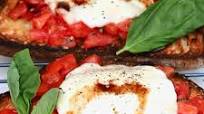Simple Mozzarella Bruschetta (Caprese Bruschetta) Simple Mozzarella Bruschetta (Caprese Bruschetta)