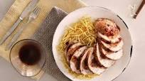 Pechuga de pavo glaseada con salsa barbacoa y arándanos Pechuga de pavo glaseada con salsa barbacoa y arándanos
