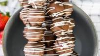 Chocolate Dipped Strawberry Skewers Chocolate Dipped Strawberry Skewers