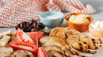 Poulet grillé grec avec pitas Poulet grillé grec avec pitas