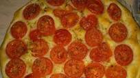 Focaccia semplice con pomodorini Focaccia semplice con pomodorini
