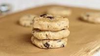 Raw Chocolate Chip Cookies with Homemade Chocolate Chips Raw Chocolate Chip Cookies with Homemade Chocolate Chips