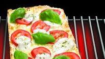 Thin Crust Margherita Flatbread Pizza Thin Crust Margherita Flatbread Pizza