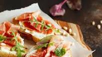 Bruschetta mozzarella et jambon de pays Bruschetta mozzarella et jambon de pays