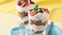 White Chocolate-Strawberry Yogurt Parfaits White Chocolate-Strawberry Yogurt Parfaits