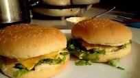 How to Prepare Homemade Michigan Burger w/ Michigan Lake Sauce How to Prepare Homemade Michigan Burger w/ Michigan Lake Sauce
