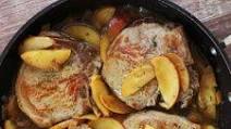 How to Make Pork Chops with Apples How to Make Pork Chops with Apples