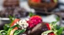 How To Make Keto Chocolate Covered Strawberries How To Make Keto Chocolate Covered Strawberries