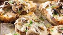 Bruschetta With Mozzarella And Creamy Mushrooms Bruschetta With Mozzarella And Creamy Mushrooms