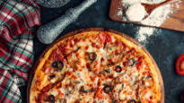 Homemade Pizza (4 to 6 Servings) Homemade Pizza (4 to 6 Servings)