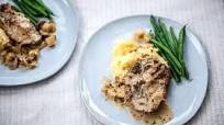 Pork chop with apple and mushroom sauce Pork chop with apple and mushroom sauce