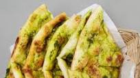 Itališkos focaccia duonelės su pesto padažu Itališkos focaccia duonelės su pesto padažu