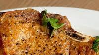 Pork Chops with Caramelized Apples and Arugula Pork Chops with Caramelized Apples and Arugula