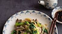 Vietnamese Stir Fry Rice Noodles with Beef Vietnamese Stir Fry Rice Noodles with Beef