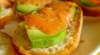 Tostas de salmón ahumado con aguacate Tostas de salmón ahumado con aguacate