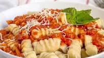 Ñoqui con Tuco (Potato Gnocchi with Tomato Sauce) Ñoqui con Tuco (Potato Gnocchi with Tomato Sauce)