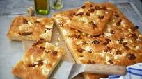 Focaccia med fetaost och soltorkade tomater Focaccia med fetaost och soltorkade tomater