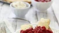 Dessert Crepes with Ricotta Cream and Raspberries Dessert Crepes with Ricotta Cream and Raspberries