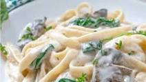 CREAMY GARLIC PARMESAN FETTUCCINE ALFREDO CREAMY GARLIC PARMESAN FETTUCCINE ALFREDO