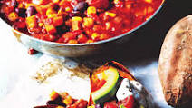 Baked sweet potatoes with veggie chilli Baked sweet potatoes with veggie chilli