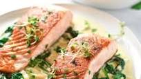 Salmon with Spinach Cream Sauce Salmon with Spinach Cream Sauce