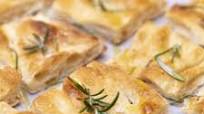 Focaccia fatta in casa: la ricetta facile e veloce Focaccia fatta in casa: la ricetta facile e veloce