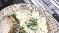 Slow Cooker Pork Chops with Creamy Mushroom Sauce Slow Cooker Pork Chops with Creamy Mushroom Sauce